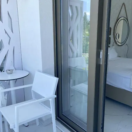 Laguna By Diomedes Group 酒店 2*