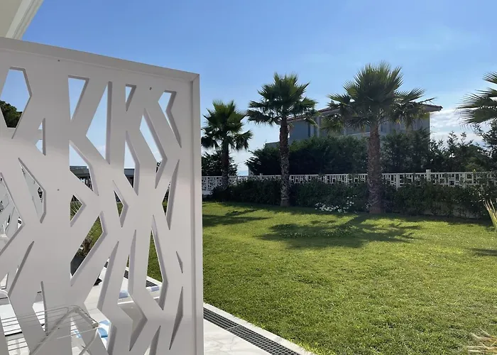 Laguna By Diomedes Group Hanioti