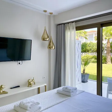 Хотел Laguna By Diomedes Group