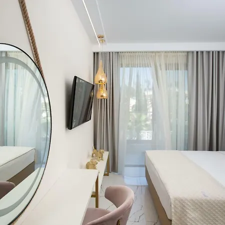 Laguna By Diomedes Group 2*