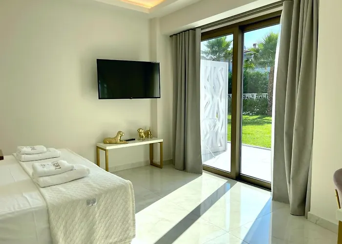 Laguna By Diomedes Group