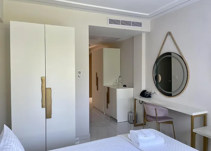 Laguna By Diomedes Group 2*